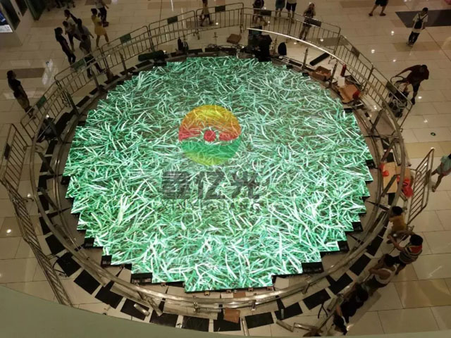 廣西北海第一塊智能互動LED地磚屏亮相寧春城