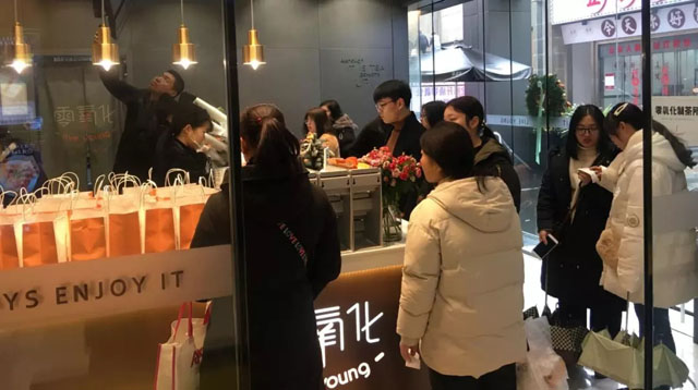 AOC智慧數字標牌入駐古茗茶飲連鎖門店